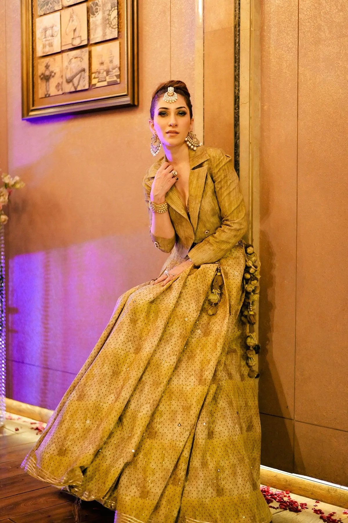 alisha-ohri-in-qahr-minimal-printed-lehenga-with-chundri-print-blouse-studio-bagechaa-3 - Studio Bagechaa