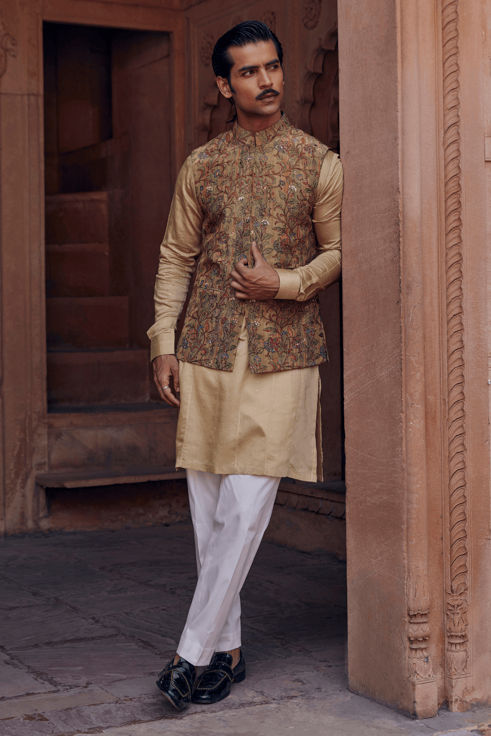 Kurta pyjama set with nehru online jacket